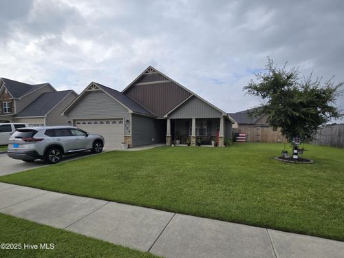 102 Stonecroft Ln, Jacksonville, NC, 28546-9696 | Card Image