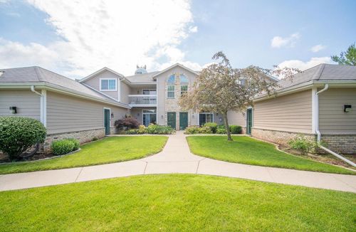 8-1046 River Place Boulevard, Waukesha, WI, 53189 | Card Image