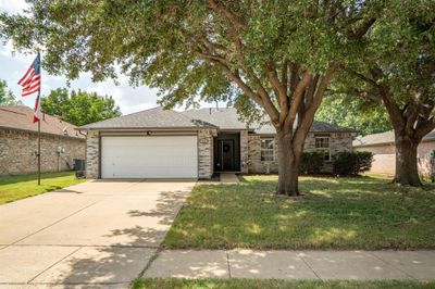 844 Atchison Drive, House other with 3 bedrooms, 2 bathrooms and null parking in Saginaw TX | Image 1