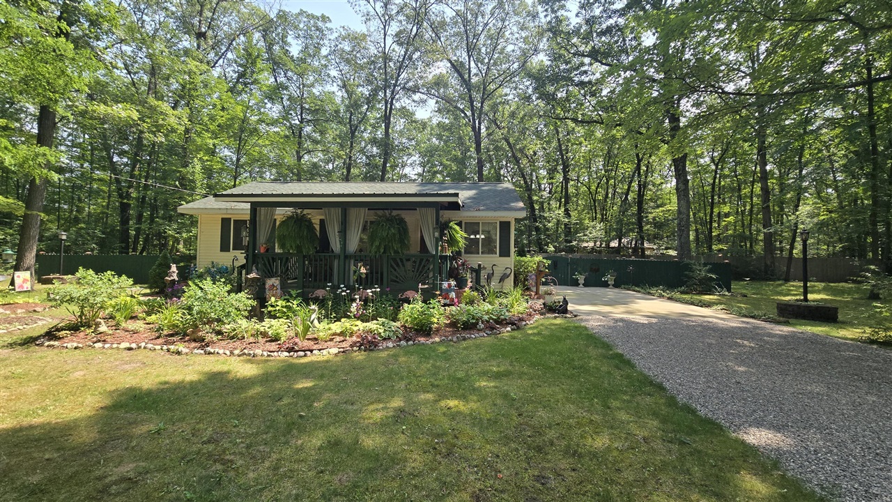 Paul St, Wellston, MI 49689