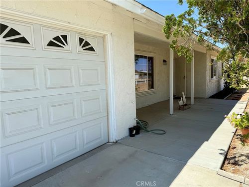 21057 Sitting Bull Rd, Apple Valley, CA, 92308 | Card Image