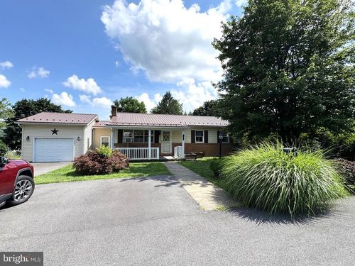 207 Cider Ln, LEWISTOWN, PA, 17044-1220 | Card Image