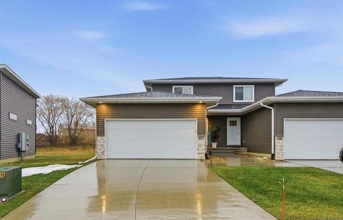 4212 Mourning Dove Dr, Waterloo, IA, 50702-6127 | Card Image