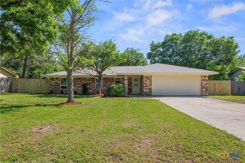 195 Woodland Trl, Belton, TX, 76513-6220 | Card Image