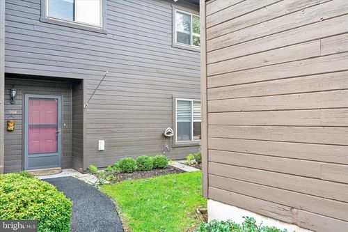 904 Village Rd, ORWIGSBURG, PA, 17961-9691 | Card Image