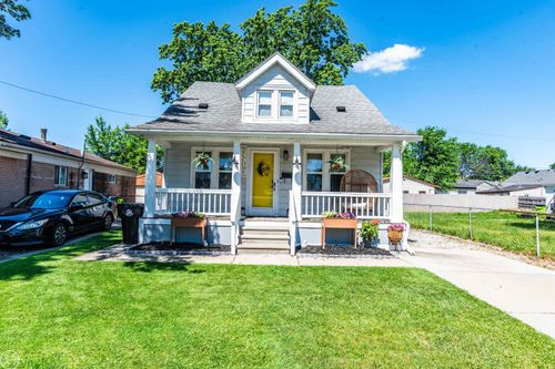 27547 Brinker St, Roseville, MI, 48066-2964 | Card Image