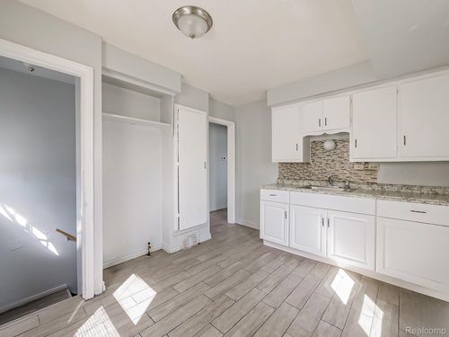 19300 Fenmore St, Detroit, MI, 48235-2251 | Card Image