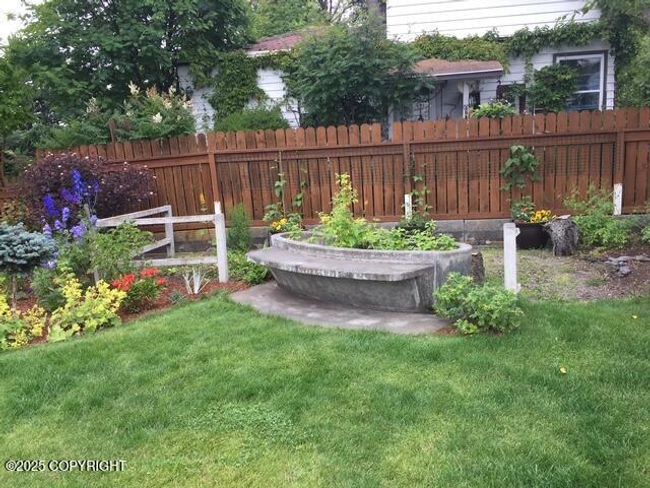 Front Yard | Image 7