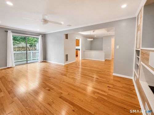 385-385 Unquowa Rd, Fairfield, CT, 06824-5028 | Card Image