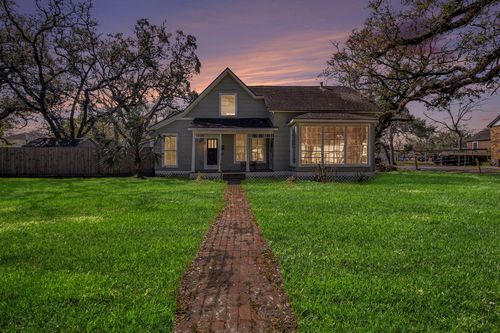 315 W Blum St, Alvin, TX, 77511-2314 | Card Image