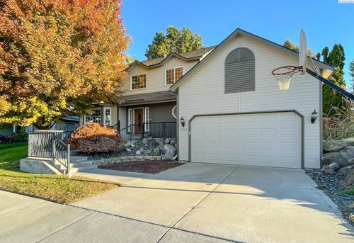 9014 W Grand Ronde Ave, Kennewick, WA, 99336-1083 | Card Image