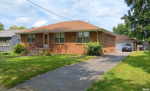 1011 Jefferson St, Pekin, IL, 61554-1640 | Card Image