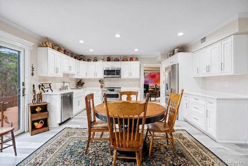 38 Maple Ct, Jericho, NY, 11753 | Card Image