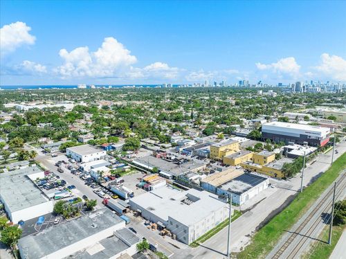 2040 Liberty St, HOLLYWOOD, FL, 33020-2411 | Card Image