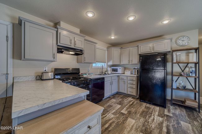 Kitchen | Image 6