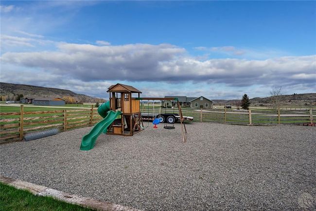 Play yard area with pea gravel | Image 31
