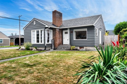 319 S Anacortes St, Burlington, WA, 98233-1910 | Card Image
