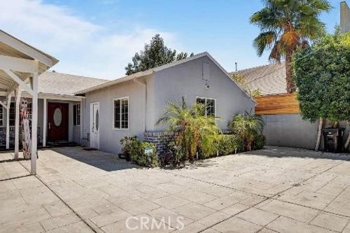 adu-6854 Gentry Ave, North Hollywood, CA, 91605-5933 | Card Image