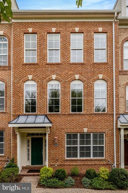 220 Herndon Station Sq, HERNDON, VA, 20170-3757 | Card Image