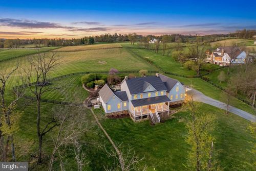 15718 Old Waterford Rd, PAEONIAN SPRINGS, VA, 20129-1804 | Card Image