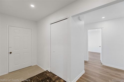 38016 Fringe Dr, Sterling Heights, MI, 48310-3053 | Card Image