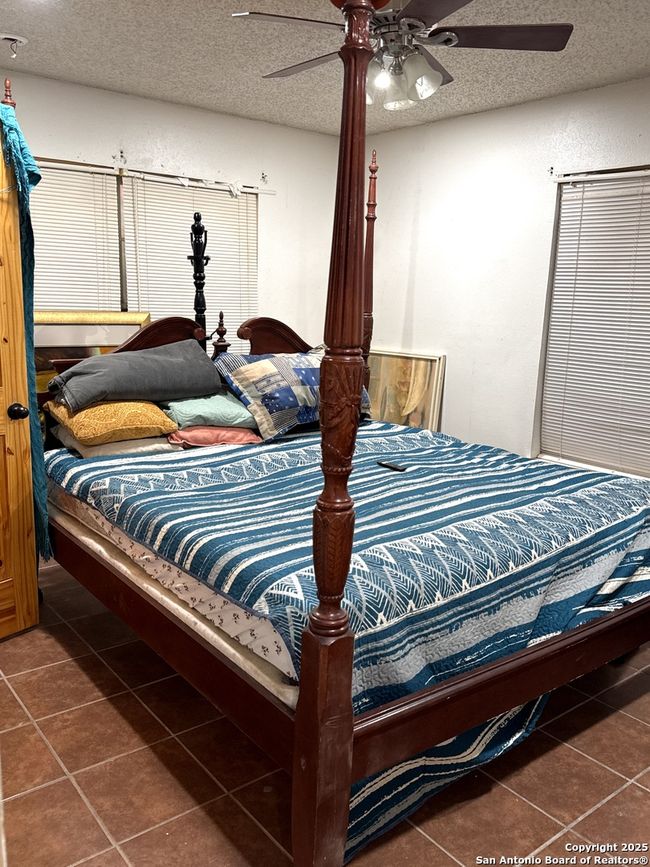 713 Boone St, House other with 2 bedrooms, 2 bathrooms and null parking in Uvalde TX | Image 20