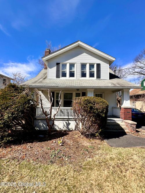 11 Middlesex Rd, East Greenbush, NY, 12061-2518 | Card Image