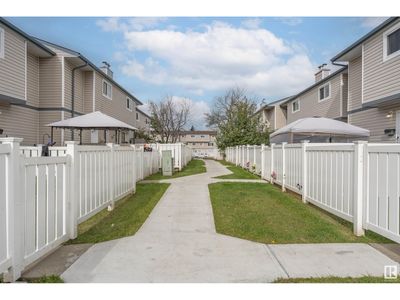 1434 Lakewood Road West Nw, Townhouse with 3 bedrooms, 1 bathrooms and null parking in Edmonton AB | Image 3