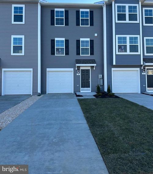 10 Colchester Ct, BUNKER HILL, WV, 25413-2132 | Card Image