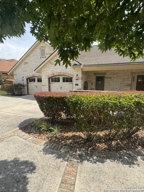 404 English Oaks Cir, Boerne, TX, 78006-1744 | Card Image