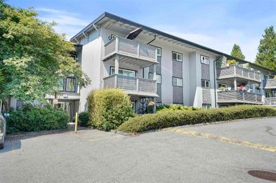 143 - 200 Westhill Pl, Condo with 1 bedrooms, 1 bathrooms and 1 parking in Port Moody BC | Image 1