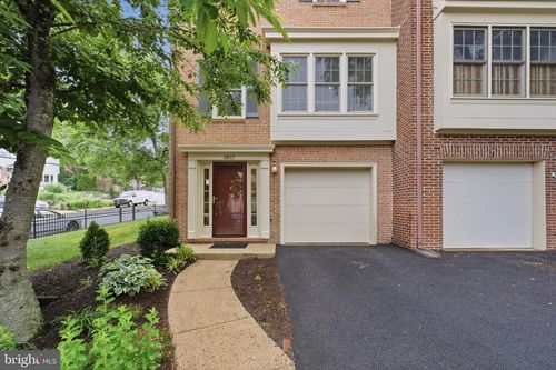 3807 Vermont Ct, Alexandria, VA, 22304-6329 | Card Image
