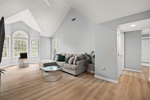 111-111 Carriage Ln, Taunton, MA, 02780 | Card Image