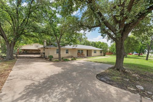 631 N Robinson Dr, Robinson, TX, 76706-5311 | Card Image