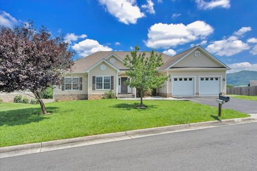 6009 Tolman Cir, Roanoke, VA, 24012-8842 | Card Image
