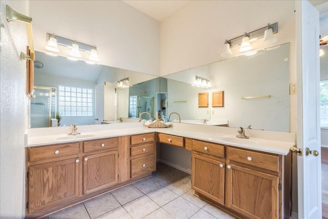 Dual vanities with loads of counter space | Image 19