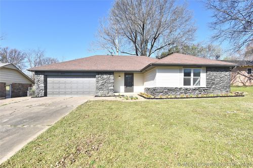 643 S Maywood Dr, Claremore, OK, 74017-4717 | Card Image