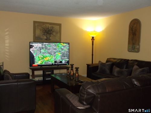 j4-281 Gardner Ave, New London, CT, 06320-3052 | Card Image