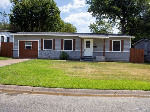 2117 N Hickory St, Sherman, TX, 75092-2731 | Card Image