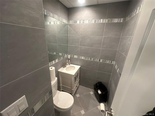 135 Rockaway Tpke, Lawrence, NY, 11559-1031 | Card Image