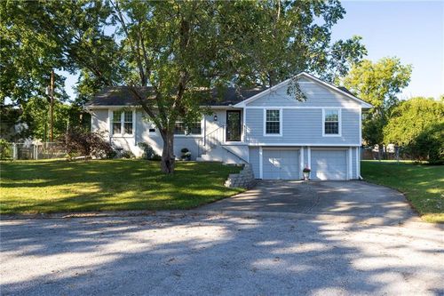 2840 Tepee Ave, Independence, MO, 64057-1643 | Card Image