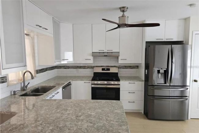 110 - 5080 Park Lake Dr N, Condo with 2 bedrooms, 2 bathrooms and null parking in Pinellas Park FL | Image 9