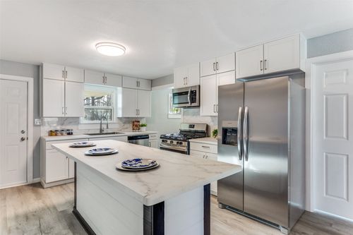 804 Lively St, Bowie, TX, 76230-4112 | Card Image