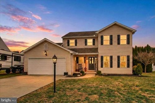 13 Fieldcrest Dr, LITTLESTOWN, PA, 17340-9528 | Card Image