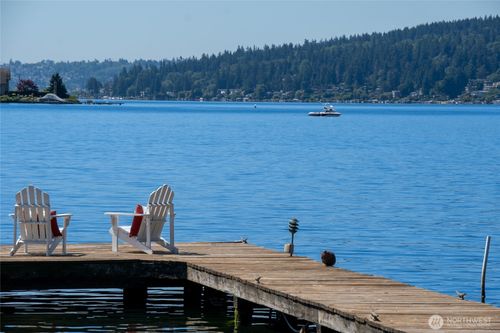 11055 Se Lake Rd, Bellevue, WA, 98004-7557 | Card Image