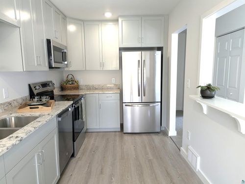 427-427 Wildwood Dr, Duluth, MN, 55811-5220 | Card Image