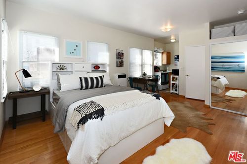 apt-17-26 Breeze Ave, Venice, CA, 90291-9042 | Card Image