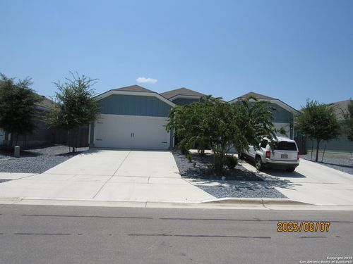 619 Heathers Way, Seguin, TX, 78155-3077 | Card Image