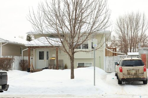 2823 18th Street W, Saskatoon, SK, S7M4B1 | Card Image