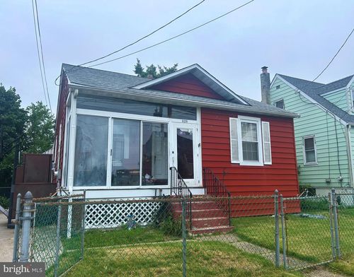 828 Wood St, BURLINGTON, NJ, 08016-2649 | Card Image